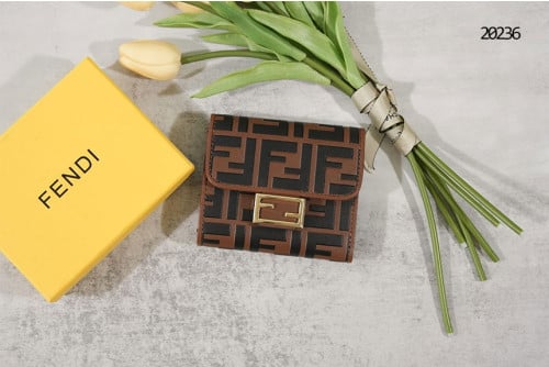 🔆 [FENDI] 팬디 여성 FF 패턴 플랩 컴팩트 월릿 🔆