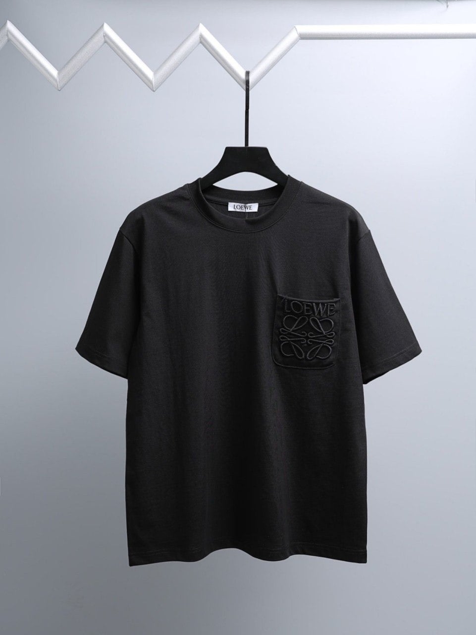 💕 로** 포켓 애너그램 자수 티셔츠