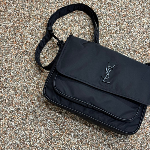 🤴🏻  #입생 니키 나일론  메신져백🤴🏻