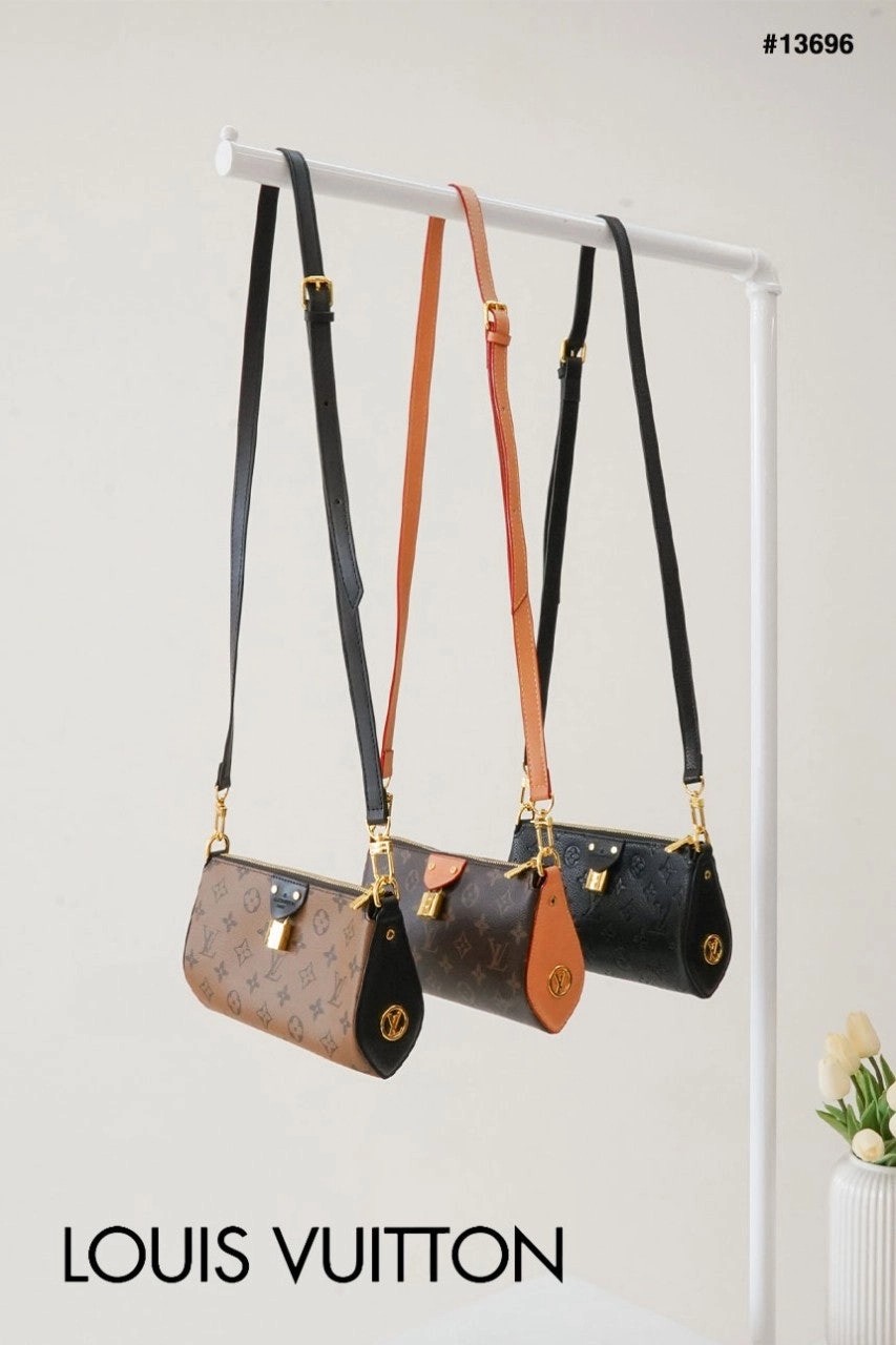 🔆 [Louis Vuitton] 루이비통 포쉐트 티레트 파우치 크로스백🔆