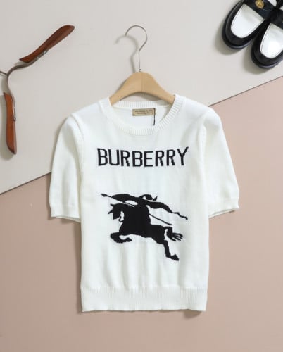 #버버리 [ B*RBERRY ] 빅로고 반팔니트 입고💢 #여성상의 #반팔니트