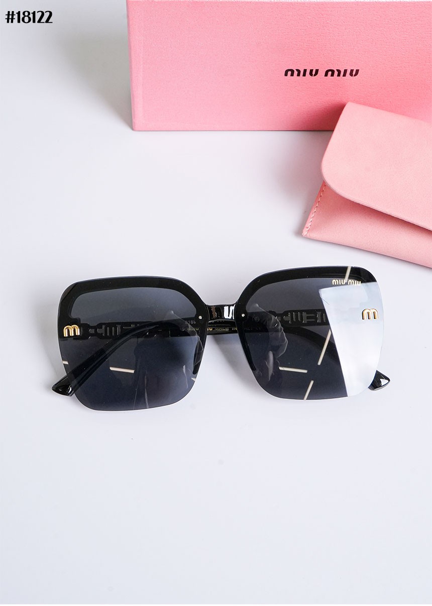 🔆 [MIUMIU] 미우미우 골드 링크 프레임 반뿔테 스퀘어 선글라스 🔆