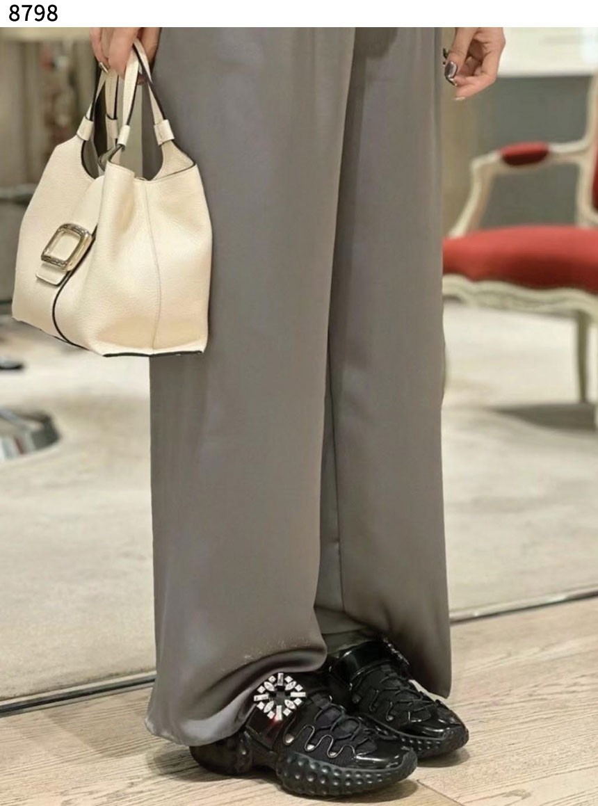 #로저비비에 [ROGERVIVIER] 수입고급 비브 런 라이트 트레키 스니커즈 신상 입고💢 #태그 #신발 #8798