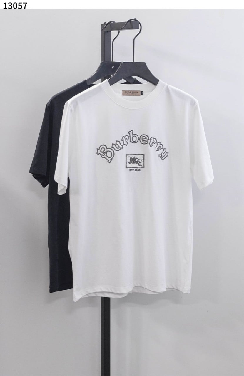 #버버리 [BURBERRY] 고딕 로고 코튼 티셔츠 신상입고💢 #상의 #티셔츠 #13057