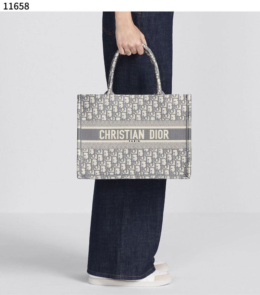 #디올 [Dior] 수입프리미엄급 디올 북도트 미디엄백 신상 입고💢 #태그 #가방 #11658