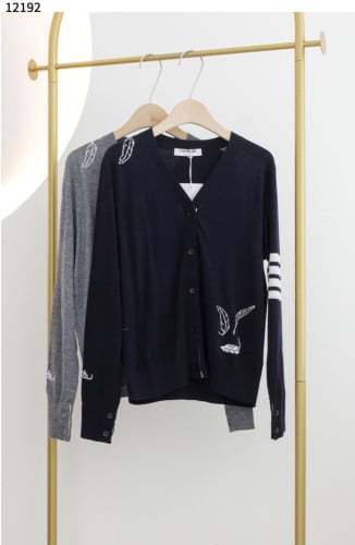#톰브라운 [Thom Browne] 페더 인타르시아 4-바 카디건 신상입고💢 #상의 #니트 #12192