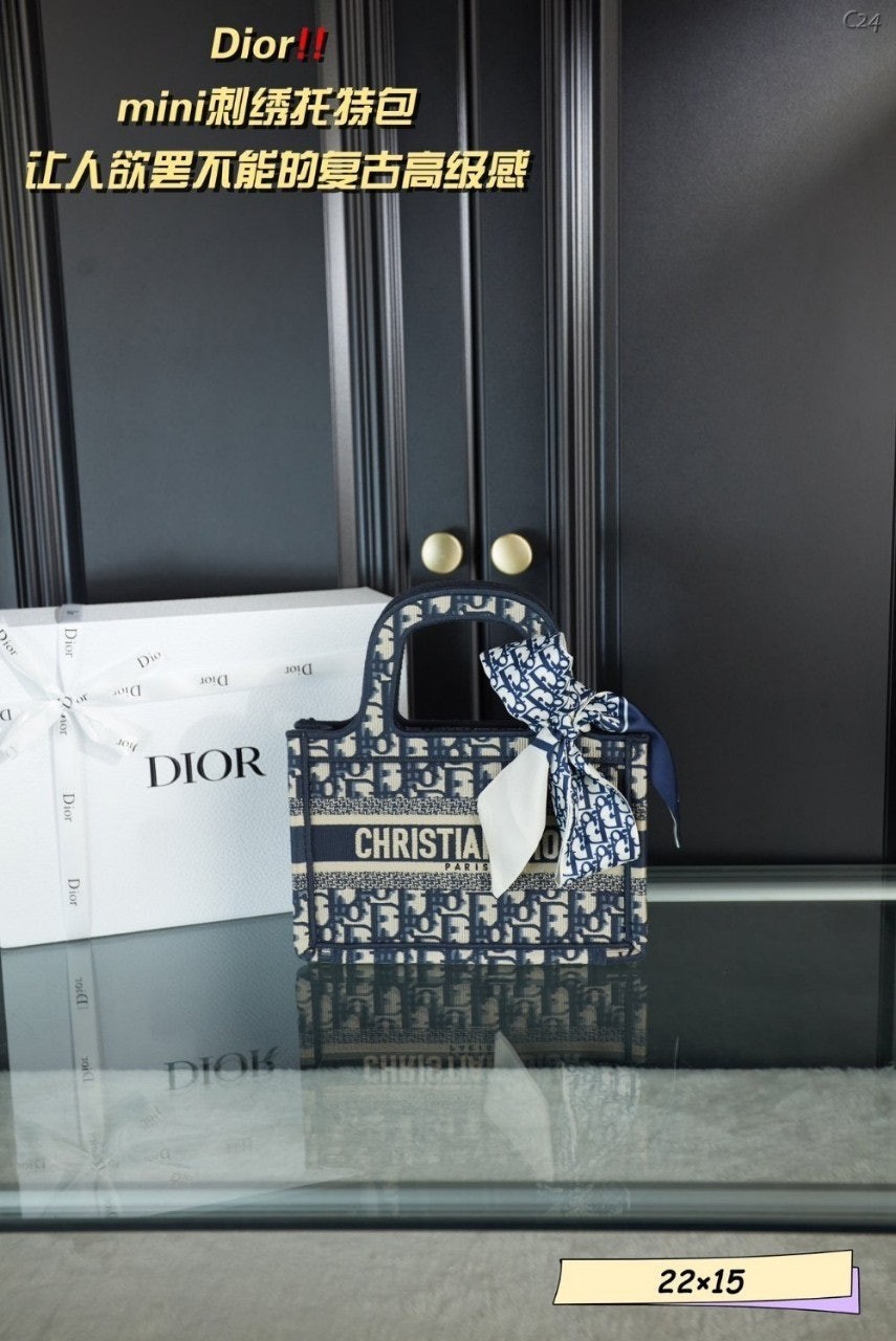 💕 디* 3D자수 북 토트백 미니 (22cm)