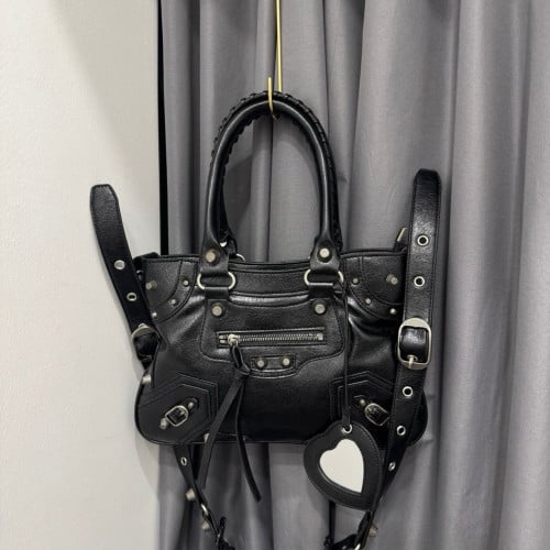 🤴🏻  #발렌시아가  네오 카골 핸드백🤴🏻신상 입고🤴🏻