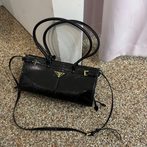 🤴🏻 #프라다 (F*ADA) 미디엄 가죽 핸드백 🤴🏻