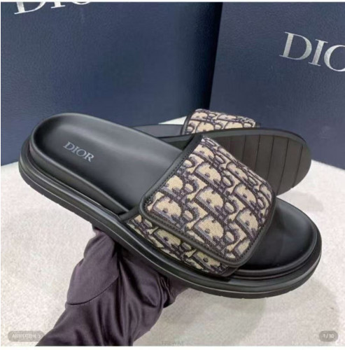 디V 오블리크 자카드 아쿠아 샌들 슬리퍼