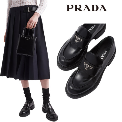 재입고!! 프*다 초콜릿 브러시드 가죽 로퍼