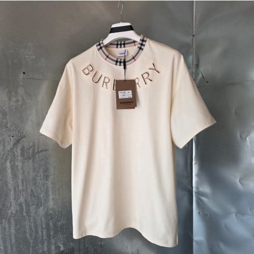 💕 버** 체크엠보 로고 티셔츠