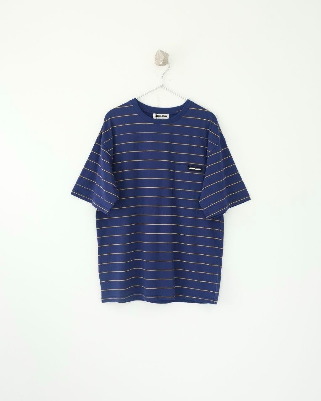 💕 미*** 로고패치 스트라이프 루즈핏 반팔티셔츠 - 수입