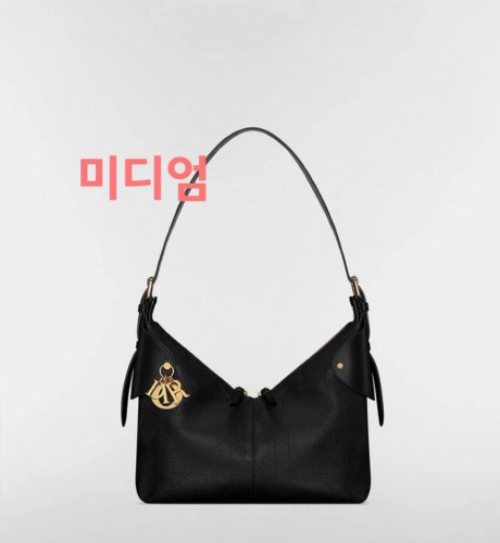 💕 디* Voyage 미디엄 백 블랙 플랫 매크로까나쥬 그레인 송아지 가죽