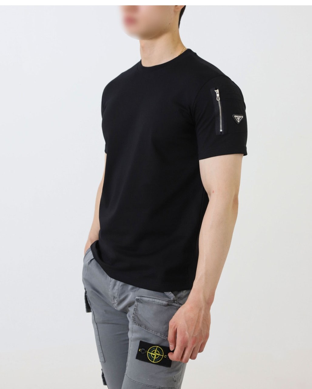 #프라다 [ P*ADA ] 수입 사선 지퍼 포인트 라운드 티셔츠 입고💢 #상의 #반팔티셔츠