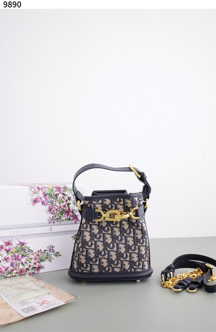 #디올 [Christian Dior]C'est Dior 스몰 백 신상입고💢 #가방 #9890