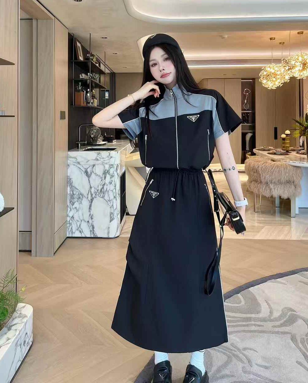 #프라다 [ P*ADA ] 수입 삼각로고 컴피 우븐 자켓 & 스커트 세트 -블랙- 입고💢 #여성의류 #치마세트