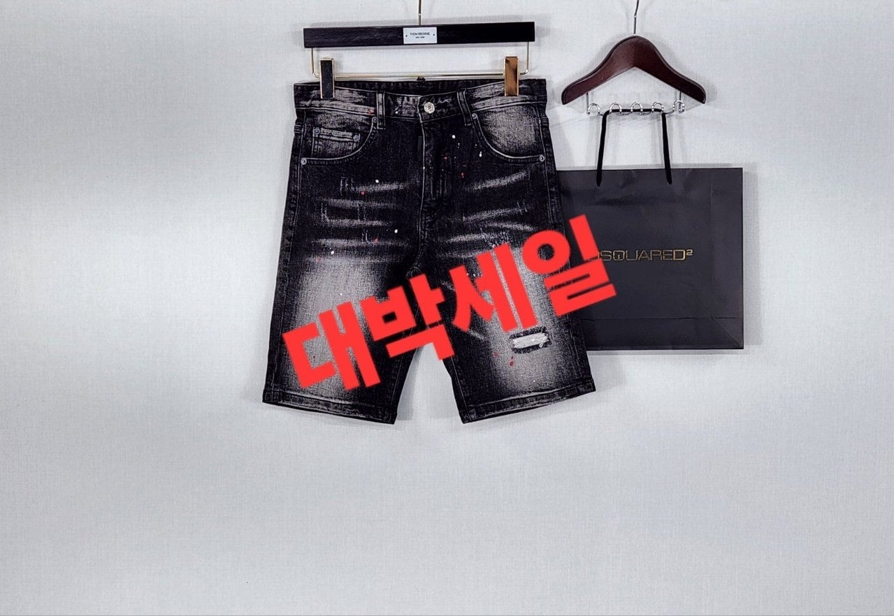 디*스퀘어드 블랙워싱 반바지 입고~