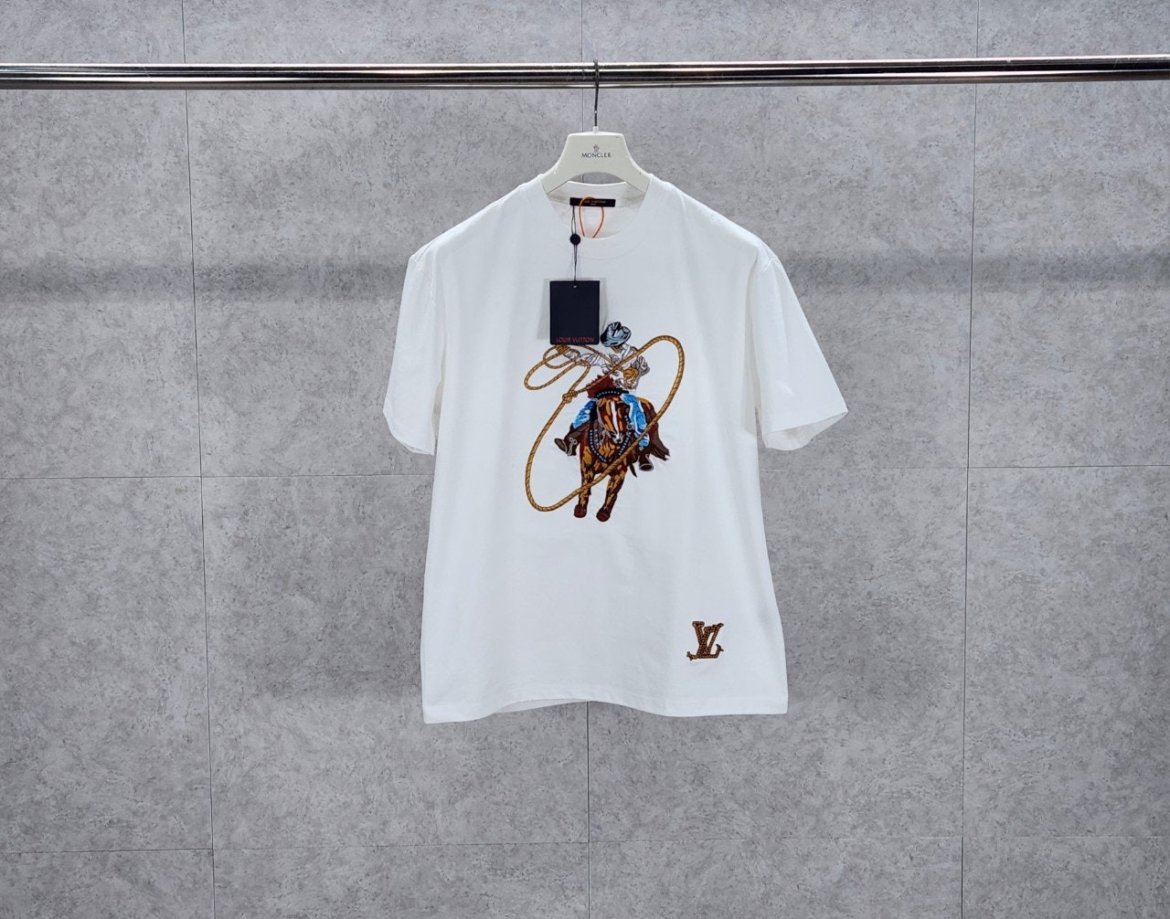 루 자수 그래픽 코튼 티셔츠 반팔 티셔츠