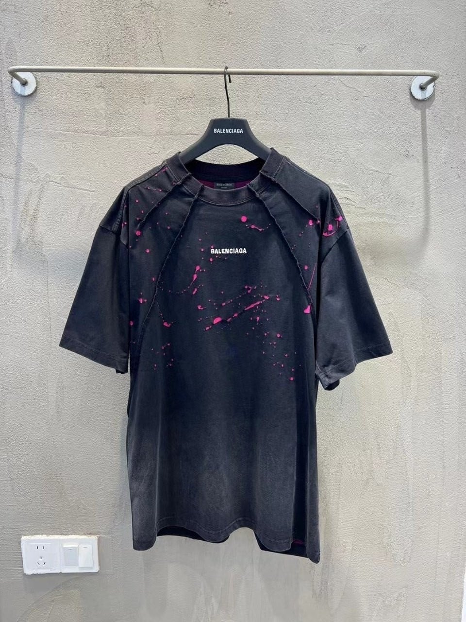 💕 발**** 피그먼트 페인팅 자수 티셔츠