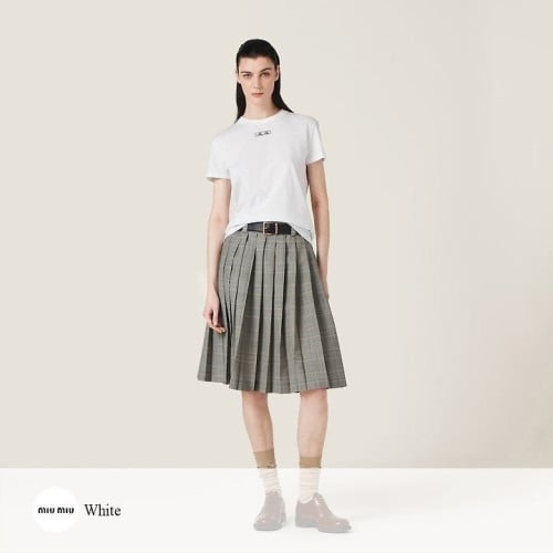 💕 미*** 아이코닉 자수 로고 티셔츠