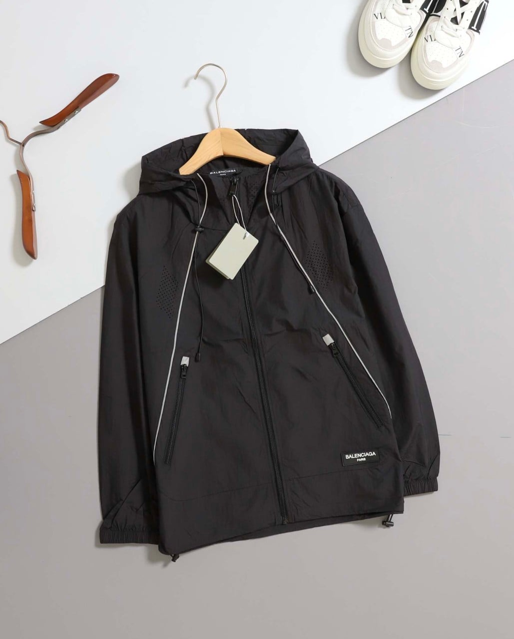 #발렌시아가 [ B*lenciaga ] 앤드 원더 브리드 립 후드 자켓 입고💢 #남성상의 #자켓